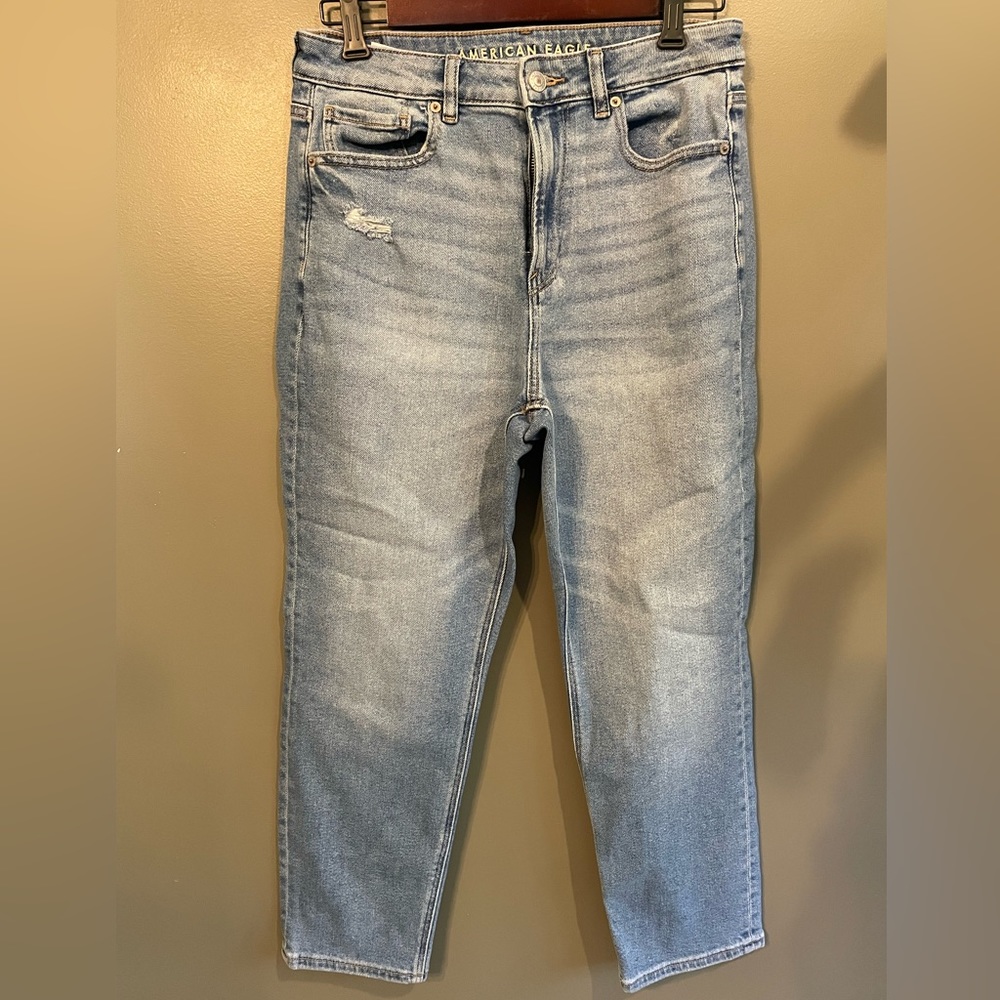 American Eagle mom jeans size 8 short with stretch